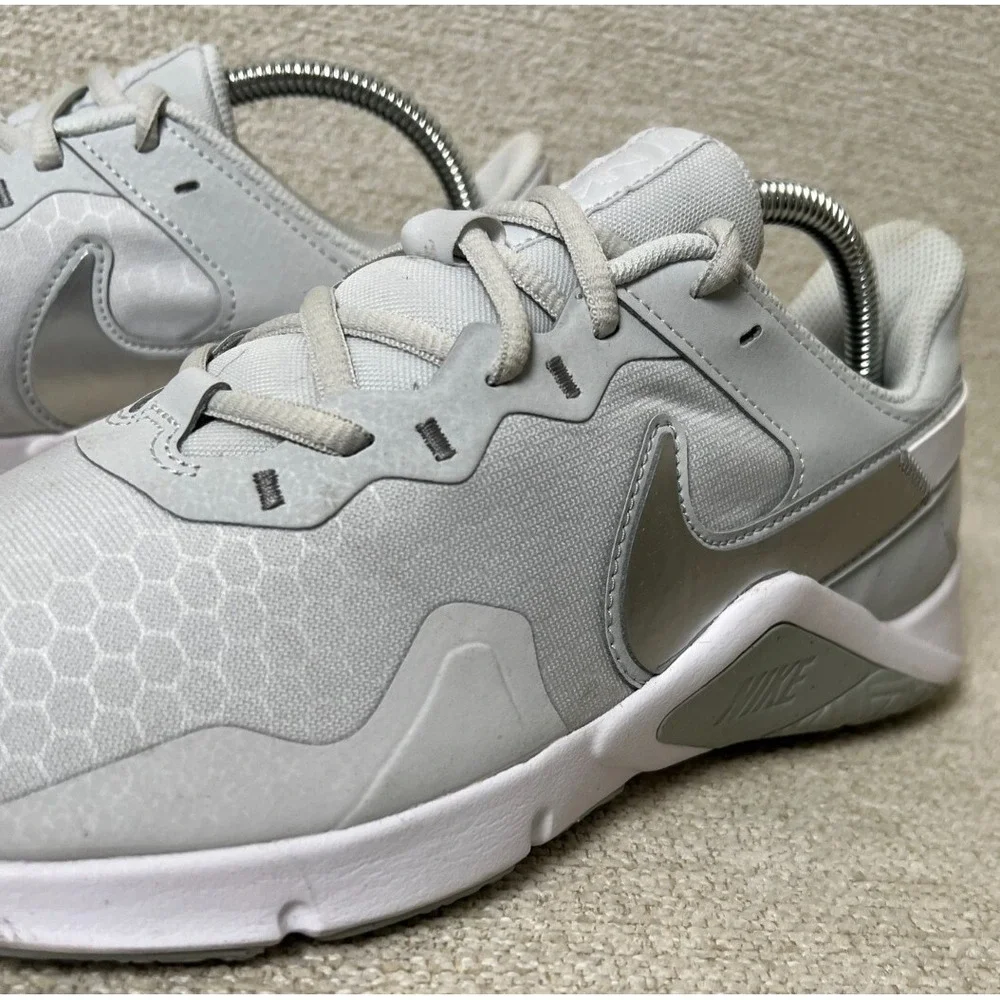 Nike Shoes Women 10 Legend Essentials Running White Sneakers Lightweight Trainer